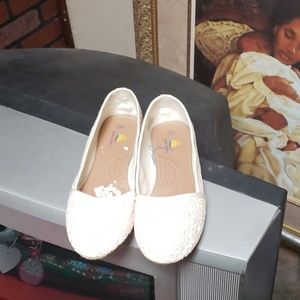 New never been worn Cream flats